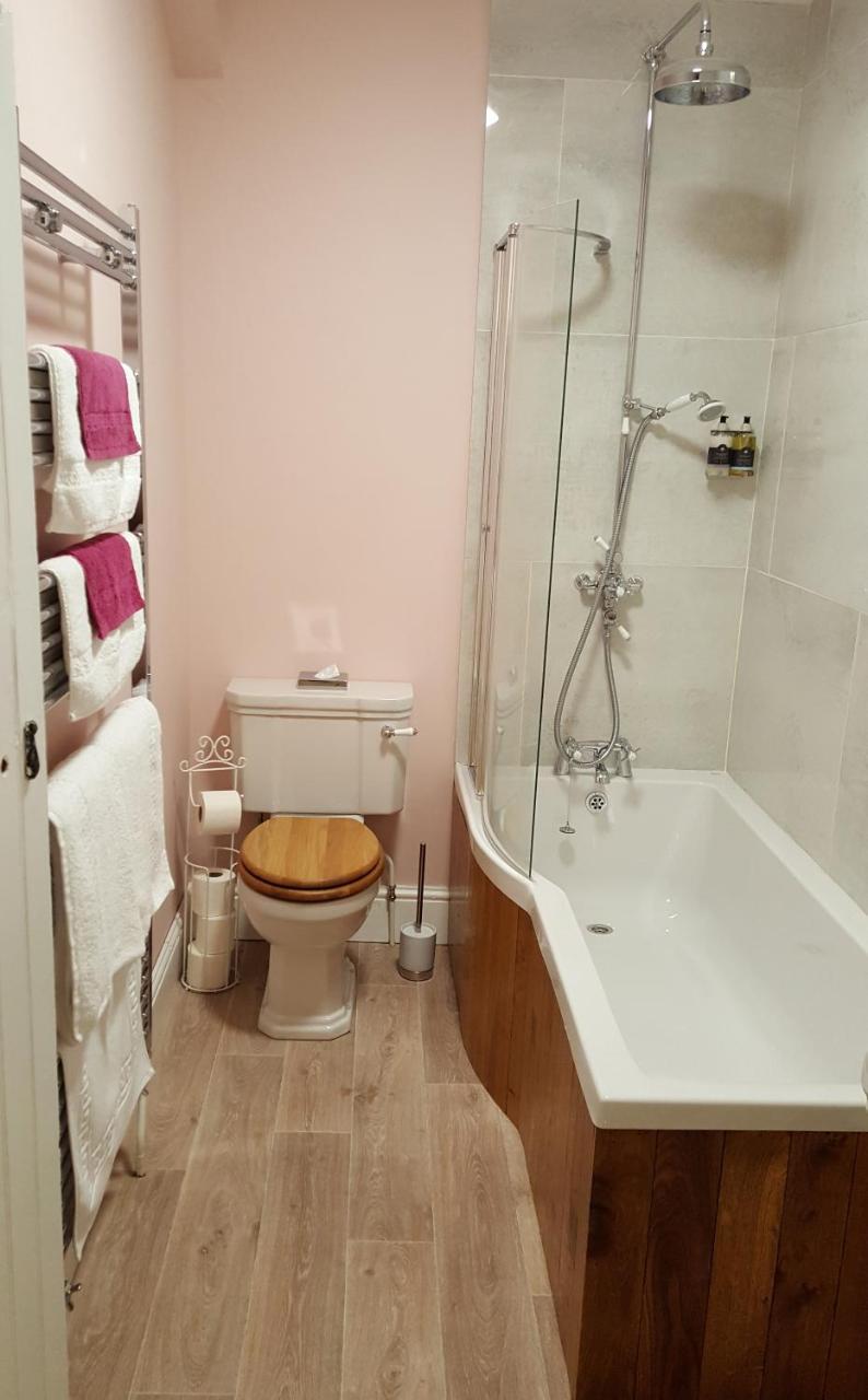 Pontyclerc Farm House Bed And Breakfast Ammanford Ngoại thất bức ảnh