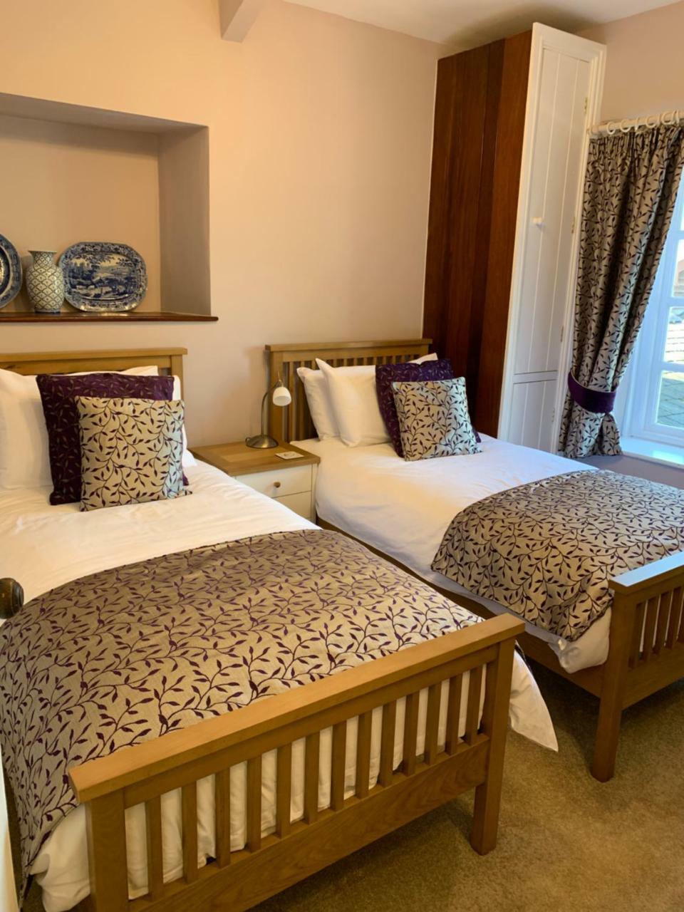 Pontyclerc Farm House Bed And Breakfast Ammanford Ngoại thất bức ảnh